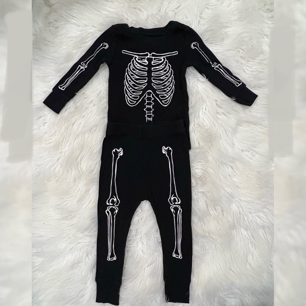 Halloween 🎃 👻 Skeleton pajamas 18/24